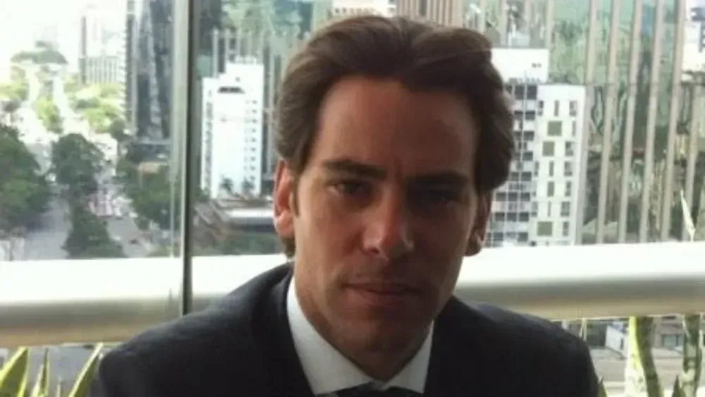 Vasco busca financiamento